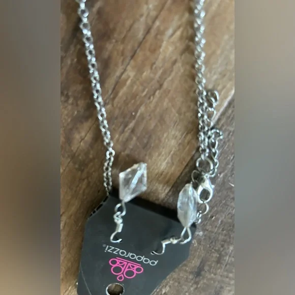 Paparazzi Necklace and Earrings set brand New Retired - Picture 3 of 3